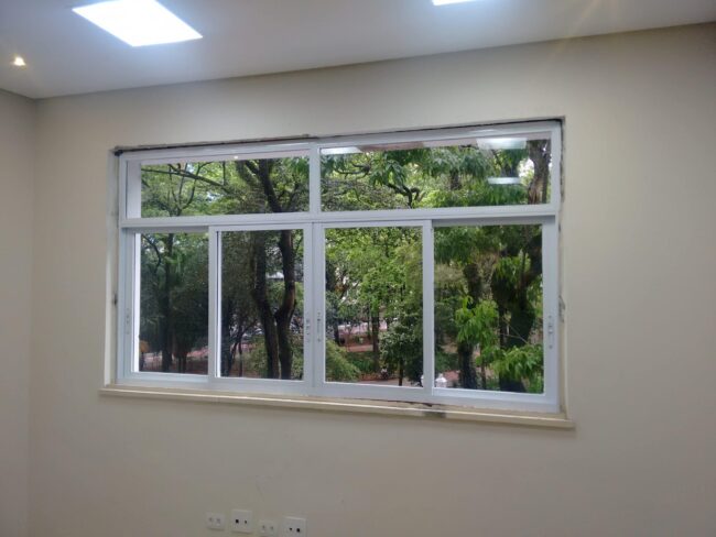 Janela De Vidro E Esquadria De Alumínio