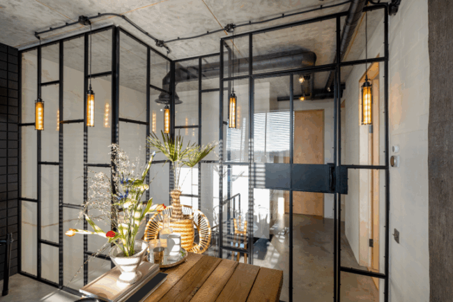 funcionalidade_das_divisórias_de_vidro_imagem1 divisoria-de-vidro-preto