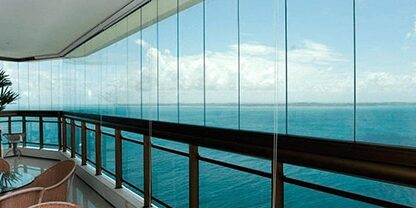 sacada-vidro-temperado-1 5 modelos para fechar sua sacada com vidro